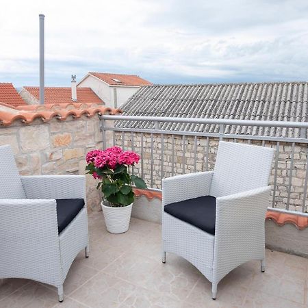 Guesthouse Nina Kaštel Novi Exteriér fotografie