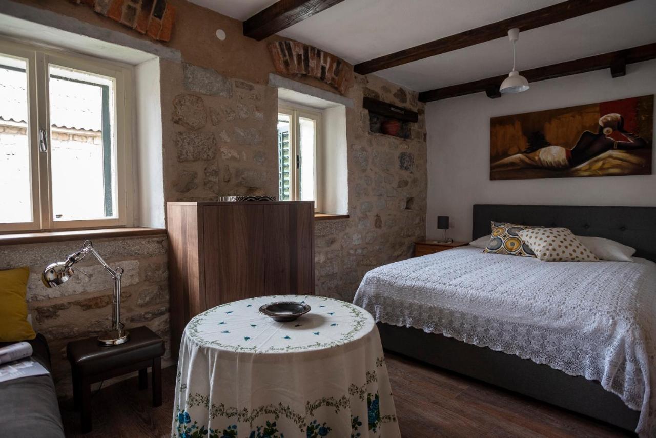 Guesthouse Nina Kaštel Novi Exteriér fotografie