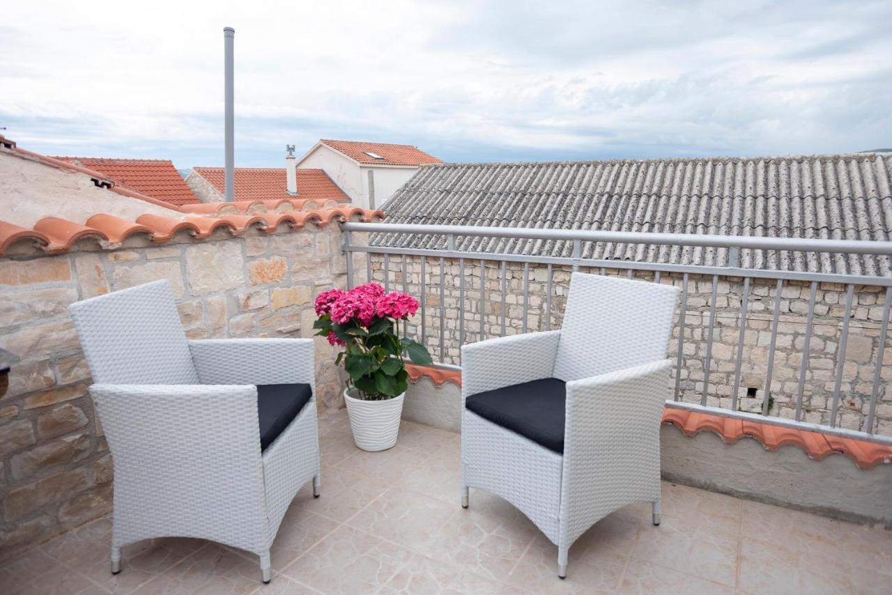 Guesthouse Nina Kaštel Novi Exteriér fotografie