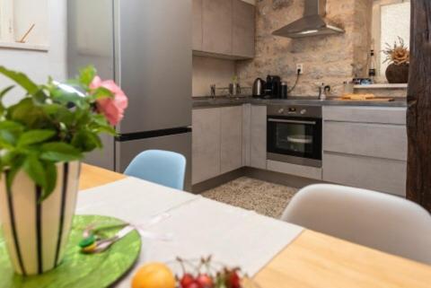 Guesthouse Nina Kaštel Novi Exteriér fotografie