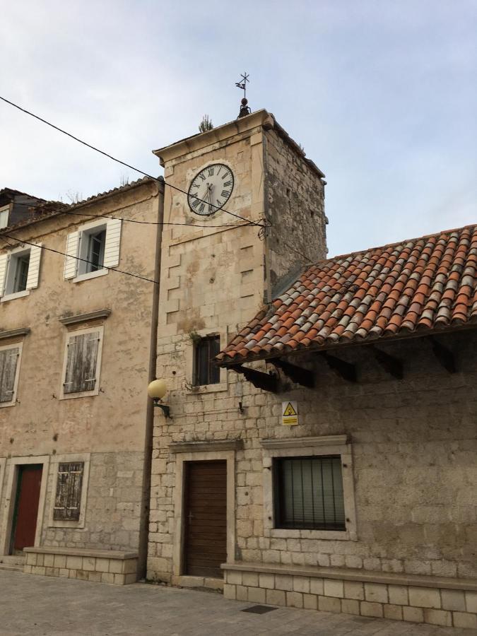 Guesthouse Nina Kaštel Novi Exteriér fotografie